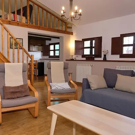 Casa De Pueblo Adosada, En La Zona Rural De Gijon. Dom wakacyjny