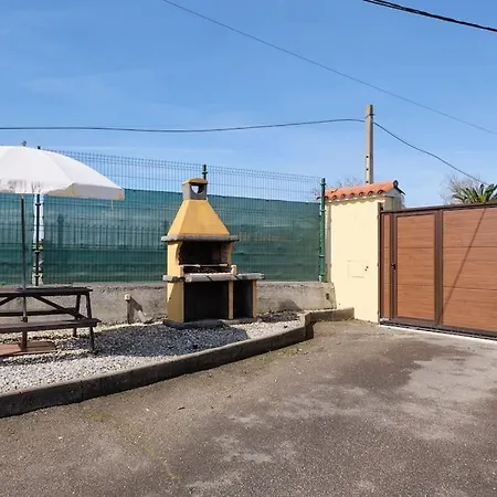 Casa De Pueblo Adosada, En La Zona Rural De Gijon. ヒホン