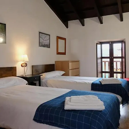 Casa De Pueblo Adosada, En La Zona Rural De Gijon. Semesterbostad Gijón