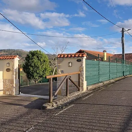 Casa De Pueblo Adosada, En La Zona Rural De Gijon. * خيخون