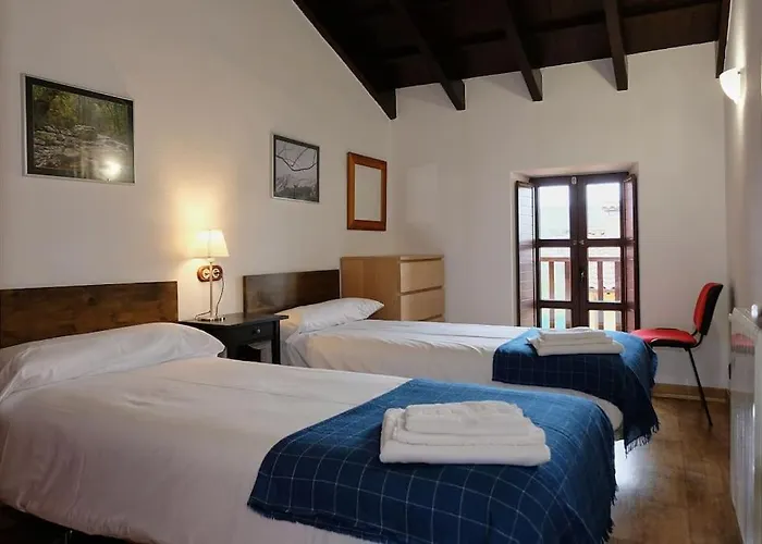 Casa De Pueblo Adosada, En La Zona Rural De Gijon. Ferienhaus Gijón