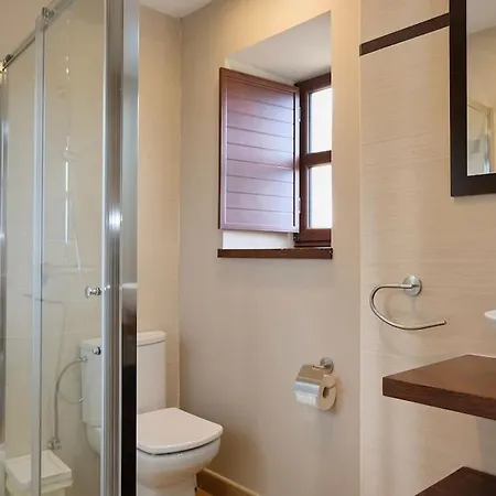 Casa De Pueblo Adosada, En La Zona Rural De Gijon. بيت للعطل خيخون